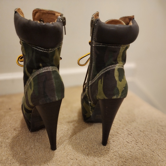 Camouflage High Heel Boots - Picture 4 of 5